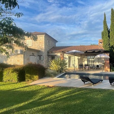 Villa Melissa - Istrisches Steinhaus Mit Pool In Guter Lage Sveti Lovreč Pazenatički Exteriör bild