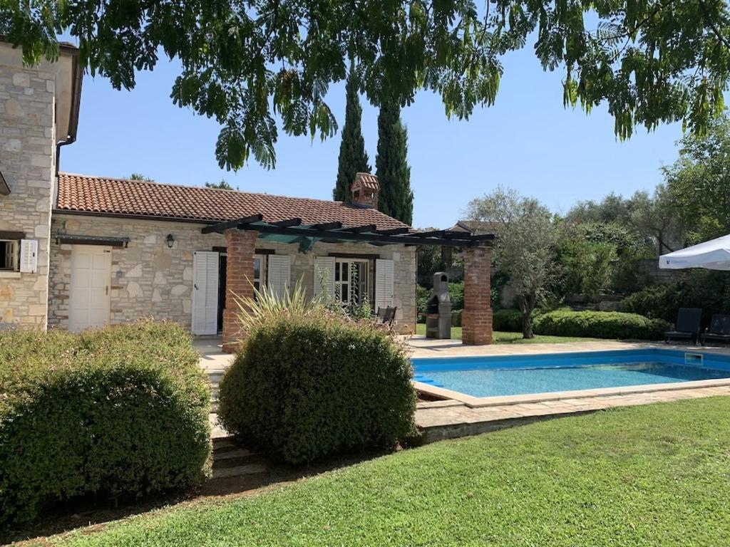 Villa Melissa - Istrisches Steinhaus Mit Pool In Guter Lage Sveti Lovreč Pazenatički Exteriör bild