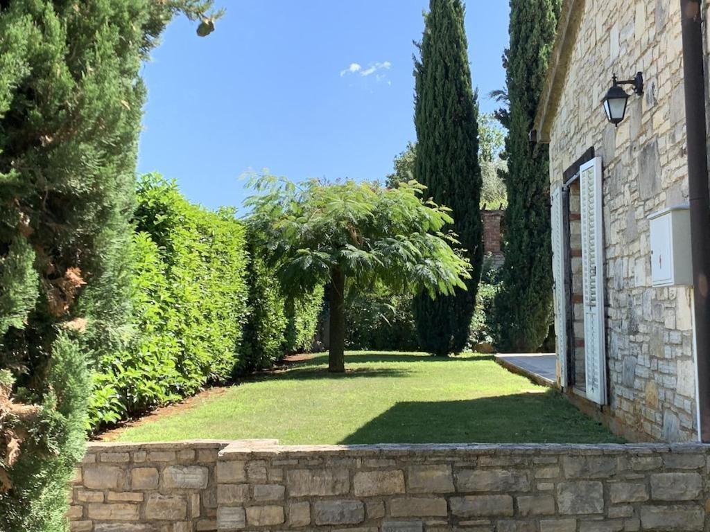 Villa Melissa - Istrisches Steinhaus Mit Pool In Guter Lage Sveti Lovreč Pazenatički Exteriör bild