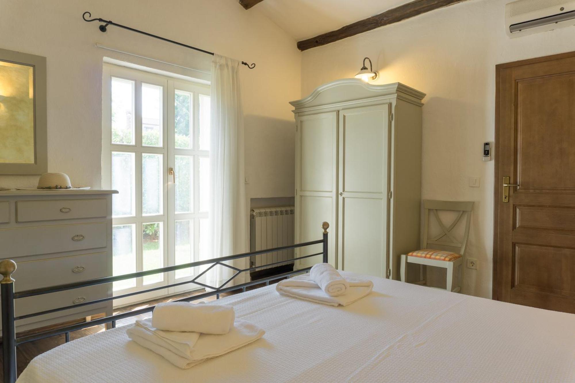 Villa Melissa - Istrisches Steinhaus Mit Pool In Guter Lage Sveti Lovreč Pazenatički Exteriör bild