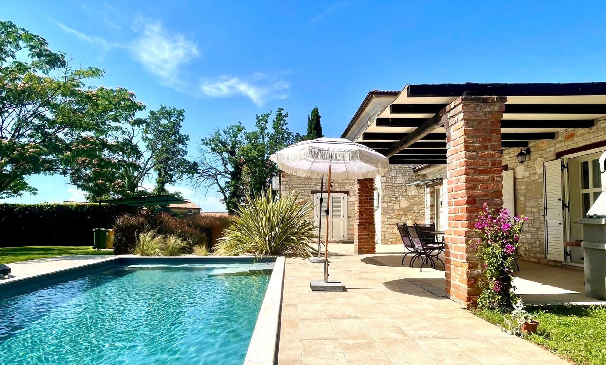 Villa Melissa - Istrisches Steinhaus Mit Pool In Guter Lage Sveti Lovreč Pazenatički Exteriör bild