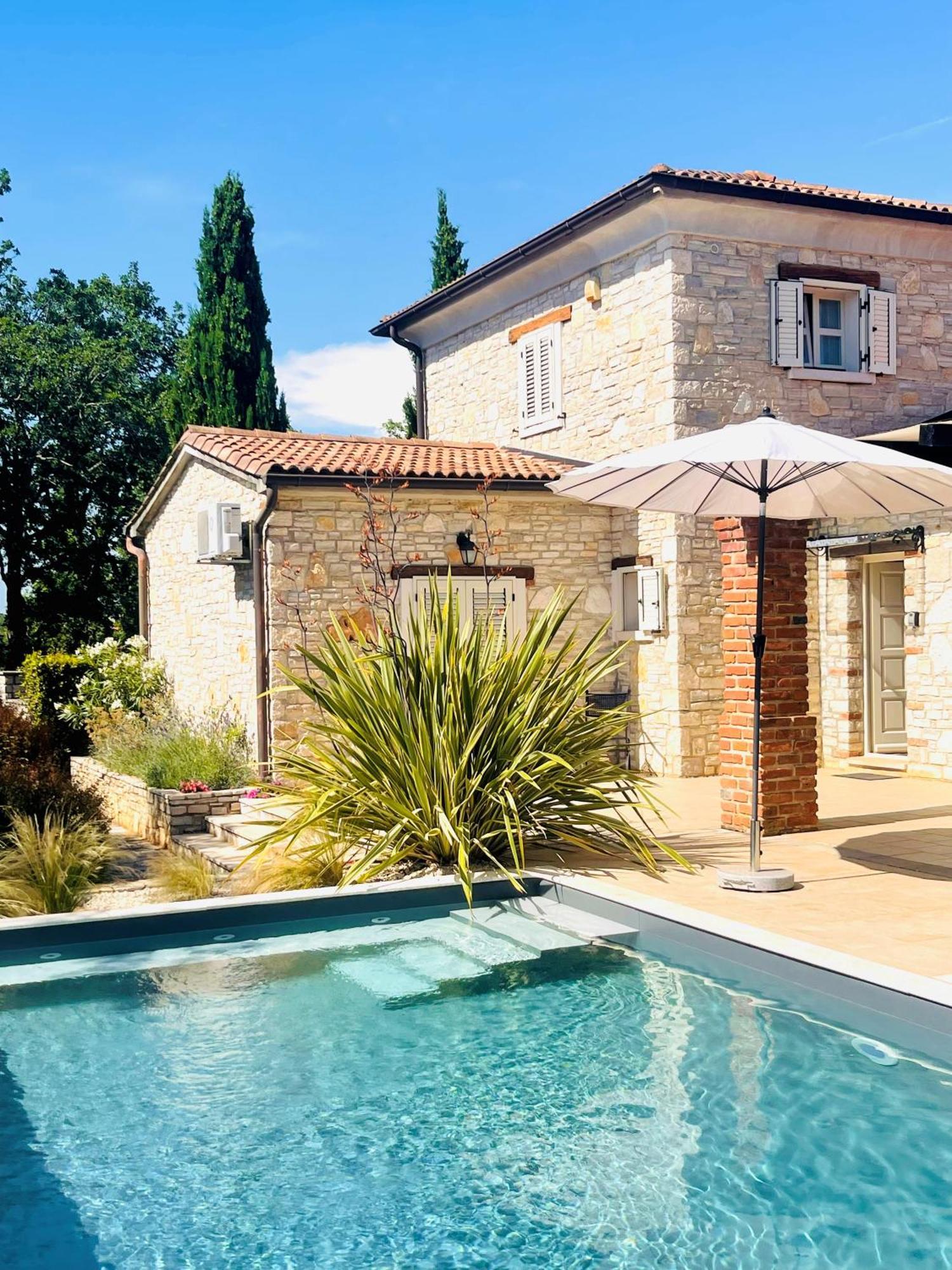 Villa Melissa - Istrisches Steinhaus Mit Pool In Guter Lage Sveti Lovreč Pazenatički Exteriör bild